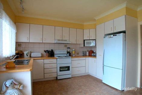 Property photo of 18 Beaurepaire Avenue Mount Warrigal NSW 2528