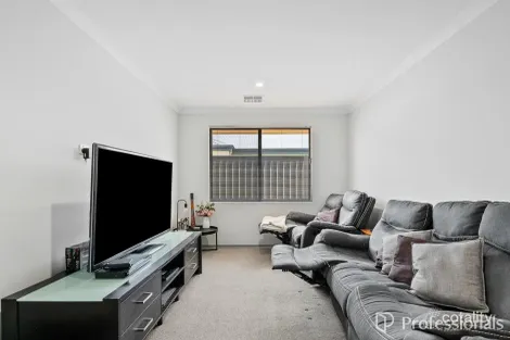 Property photo of 13 Lychee Way Maida Vale WA 6057