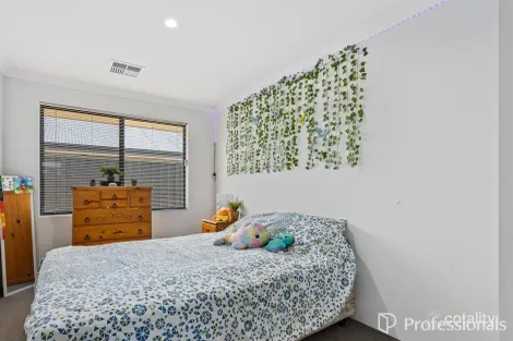 Property photo of 13 Lychee Way Maida Vale WA 6057