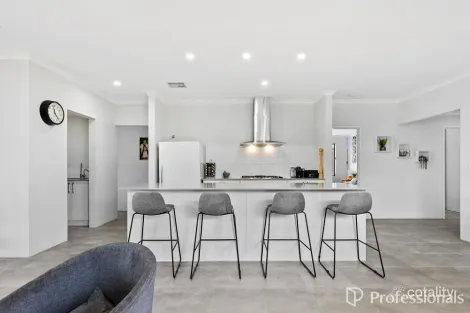 Property photo of 13 Lychee Way Maida Vale WA 6057