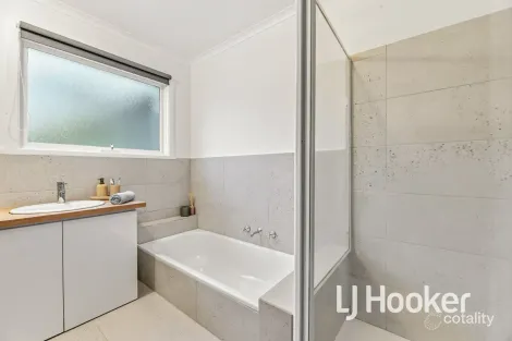 Property photo of 37 Garfield Road Garfield VIC 3814