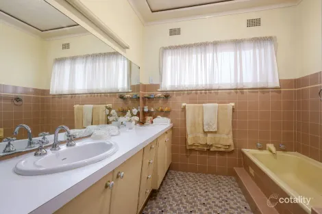 Property photo of 2 Flatrock Road Kingsgrove NSW 2208