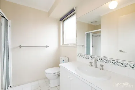 Property photo of 1 Marlesford Crescent Berwick VIC 3806