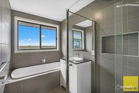 Property photo of 3 Midland Grove Werribee VIC 3030