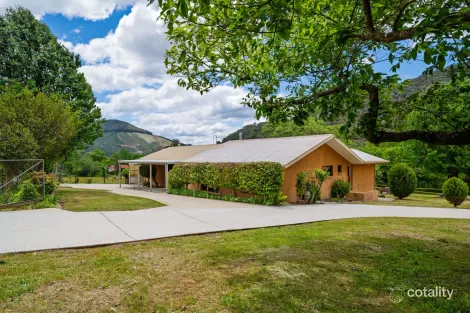 51 Growlers Creek Rd, Wandiligong, VIC 3744