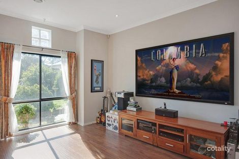 Property photo of 13 Warbler Walk South Morang VIC 3752