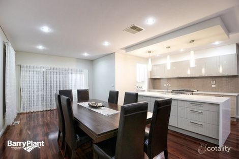 Property photo of 32 Woodside Way Roxburgh Park VIC 3064