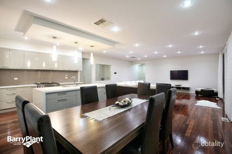 Property photo of 32 Woodside Way Roxburgh Park VIC 3064