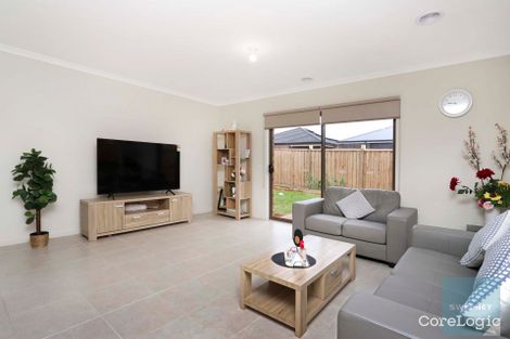 Property photo of 11 Peat Avenue Thornhill Park VIC 3335