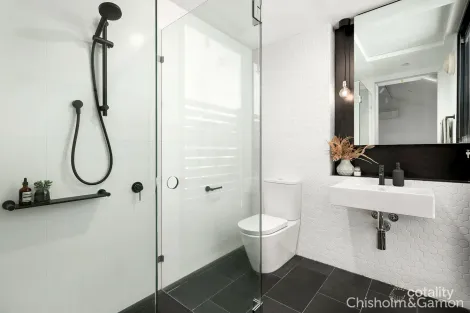 Property photo of 84 Ormond Road Elwood VIC 3184