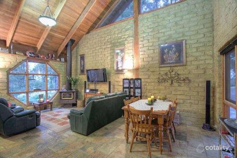 49 Mountain Rd, Cockatoo, VIC 3781