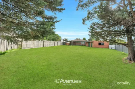 Property photo of 4 Dulnain Close Hampton Park VIC 3976