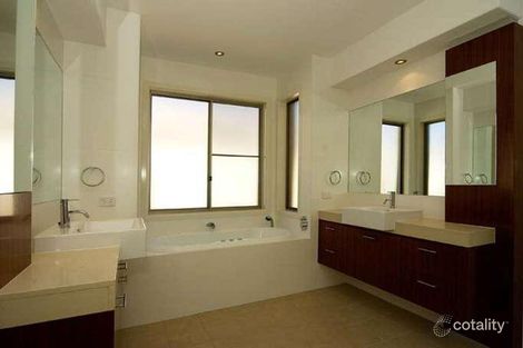 Property photo of 2211 The Parkway Hope Island QLD 4212