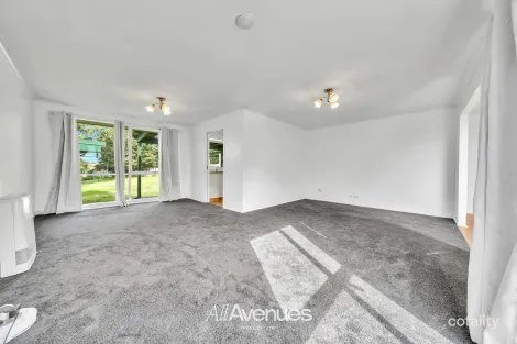 Property photo of 4 Dulnain Close Hampton Park VIC 3976