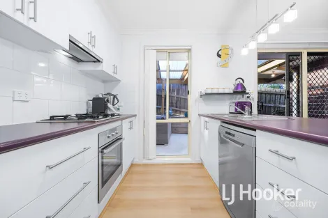 Property photo of 2/13 Luca Place Pakenham VIC 3810