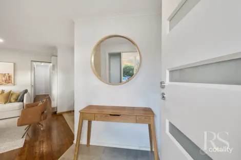 Property photo of 33 Tigris Close Werribee VIC 3030