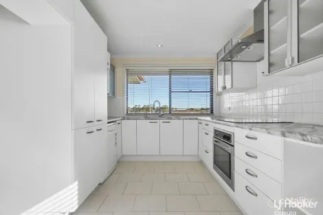 Property photo of 18 Emilia Close Rosemeadow NSW 2560