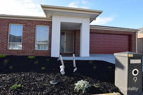 9 Elmtree Cres, Clyde North, VIC 3978