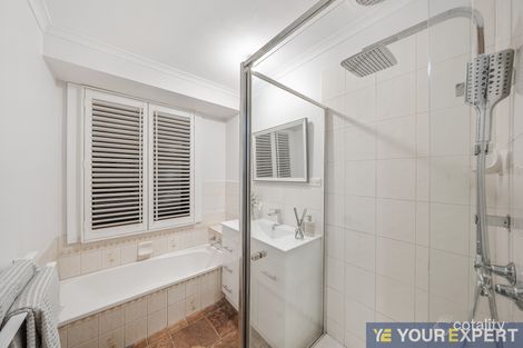 Property photo of 43 Kennington Park Drive Endeavour Hills VIC 3802