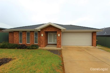 Property photo of 22 Tantoon Circuit Forest Hill NSW 2651