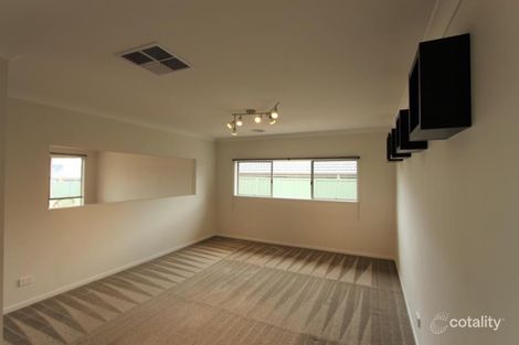 Property photo of 22 Tantoon Circuit Forest Hill NSW 2651
