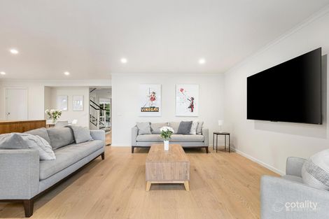 Property photo of 17 Maroong Drive Research VIC 3095