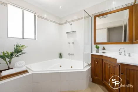 Property photo of 11 Lyn Circuit Jamisontown NSW 2750