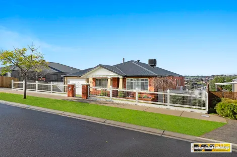 Property photo of 9 Sloane Square Drouin VIC 3818