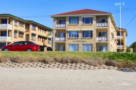 Property photo of 3/264 Marine Parade Labrador QLD 4215