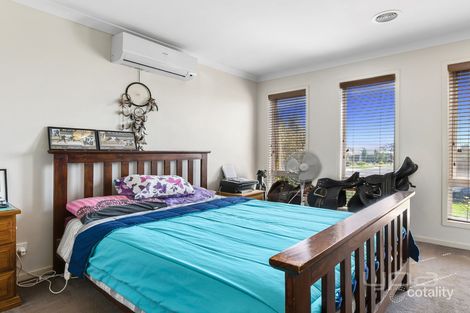 Property photo of 28 Marble Drive Cobblebank VIC 3338