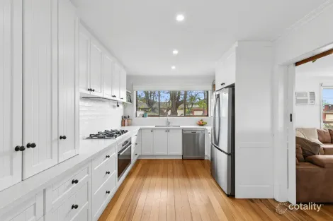 Property photo of 41 Chaucer Street Hamlyn Heights VIC 3215