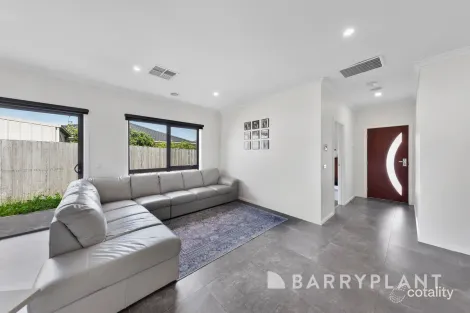 Property photo of 2/4 Mavis Crescent Kings Park VIC 3021