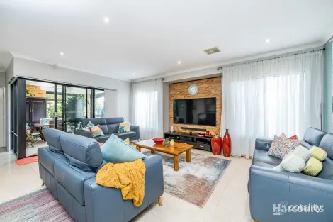 Property photo of 16 Shorehaven Boulevard Alkimos WA 6038