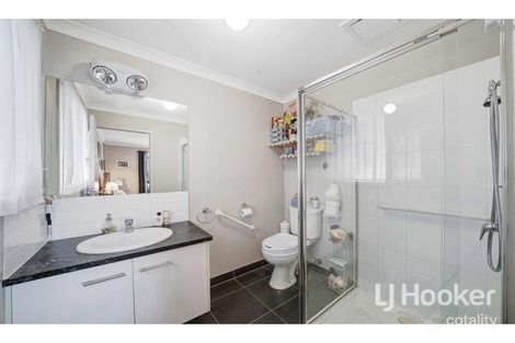 Property photo of 5 Wattle Bark Place Melton VIC 3337