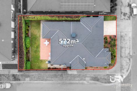 Property photo of 8 Ben Loman Circuit Craigieburn VIC 3064