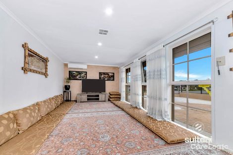 Property photo of 2 Isaac Smith Crescent Endeavour Hills VIC 3802