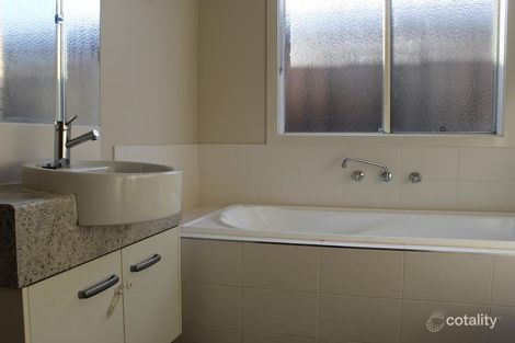 Property photo of 20 Duncombe Park Way Deer Park VIC 3023