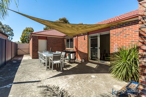 Property photo of 3 Tea Tree Close Pakenham VIC 3810