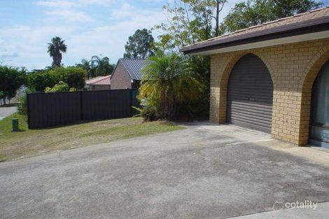 2/193 Olsen Ave, Labrador, QLD 4215