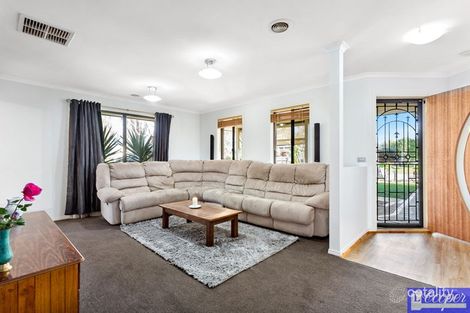 Property photo of 16 Petalnina Close Somerville VIC 3912