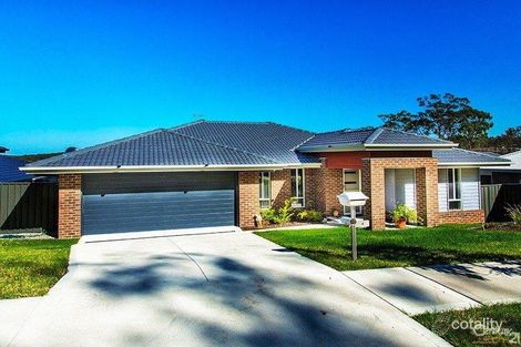 4 Ayes Ave, Cameron Park, NSW 2285