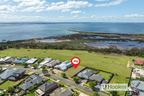 Property photo of 16 Eagle Bay Terrace Paynesville VIC 3880
