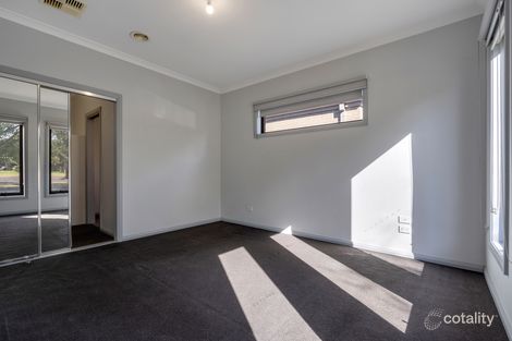 Property photo of 5 Thorngrove Avenue Craigieburn VIC 3064