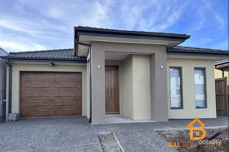 Property photo of 24 Shelterbelt Avenue Weir Views VIC 3338