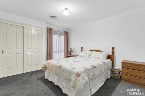 Property photo of 19 Eildon Road Endeavour Hills VIC 3802