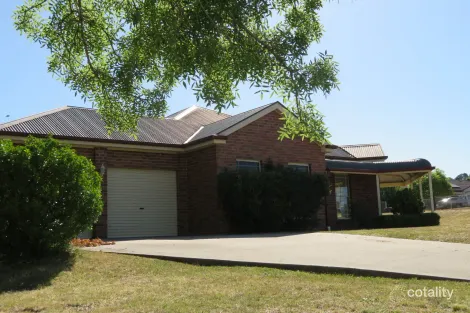 Property photo of 2 Emerald Drive Kelso NSW 2795