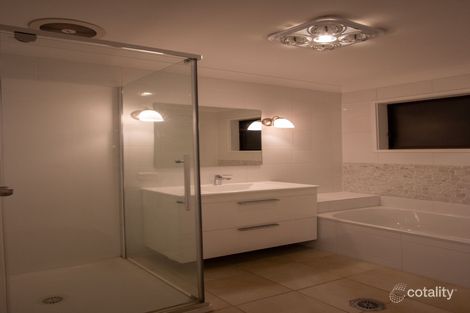 Property photo of 4 Graetz Court Lavington NSW 2641