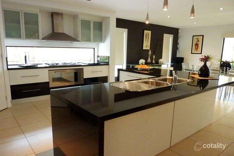 Property photo of 3 Darlinghurst Place Taylors Hill VIC 3037