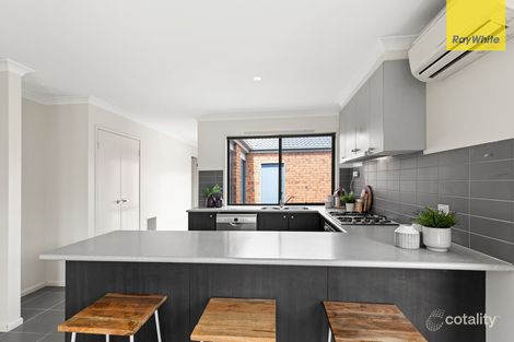 Property photo of 19 Howardson Circuit St Albans VIC 3021