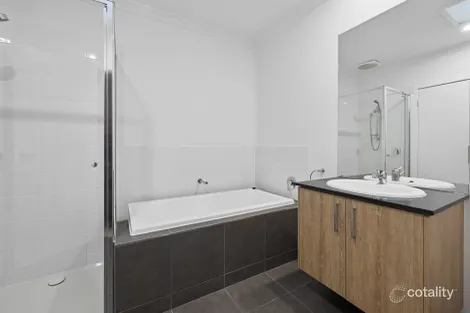 Property photo of 8A Snowgum Close Rowville VIC 3178